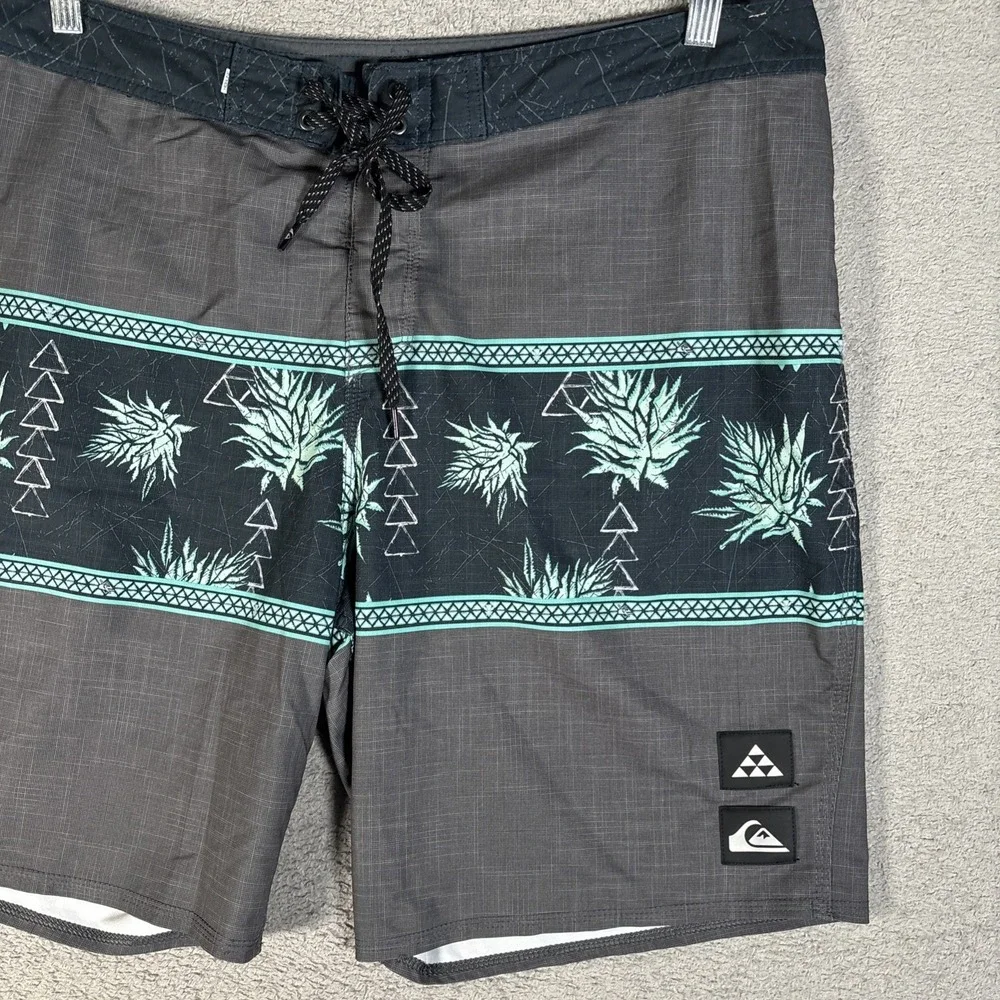 Quiksilver Highline SurfSilk‎ Mens Board Shorts Gray Pineapple Print Size 38